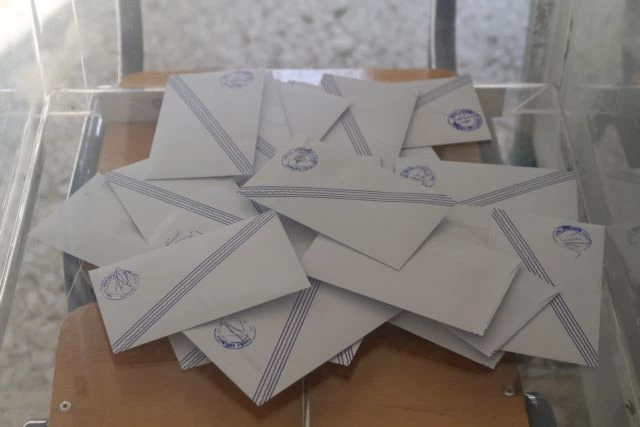 «Σπάσιμο» της Β΄ Αθηνών μελετά η κυβέρνηση – Σε τρεις εκλογικές περιφέρειες – Ολο το παρασκήνιο